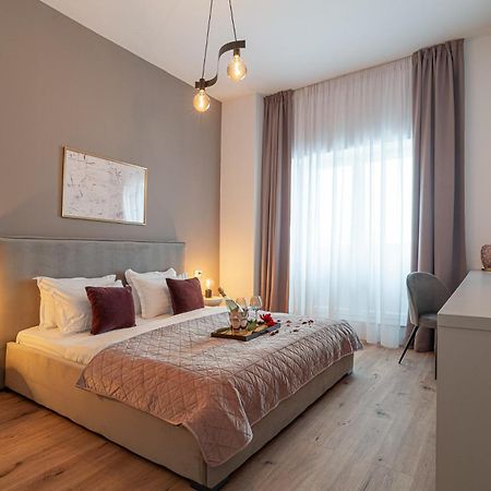 Loggia & Luxe 5Br Penthouse In Universitatii Area Bukarest Exterior foto