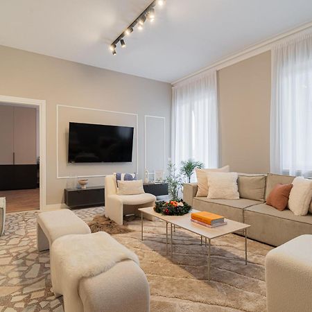 Loggia & Luxe 5Br Penthouse In Universitatii Area Bukarest Exterior foto