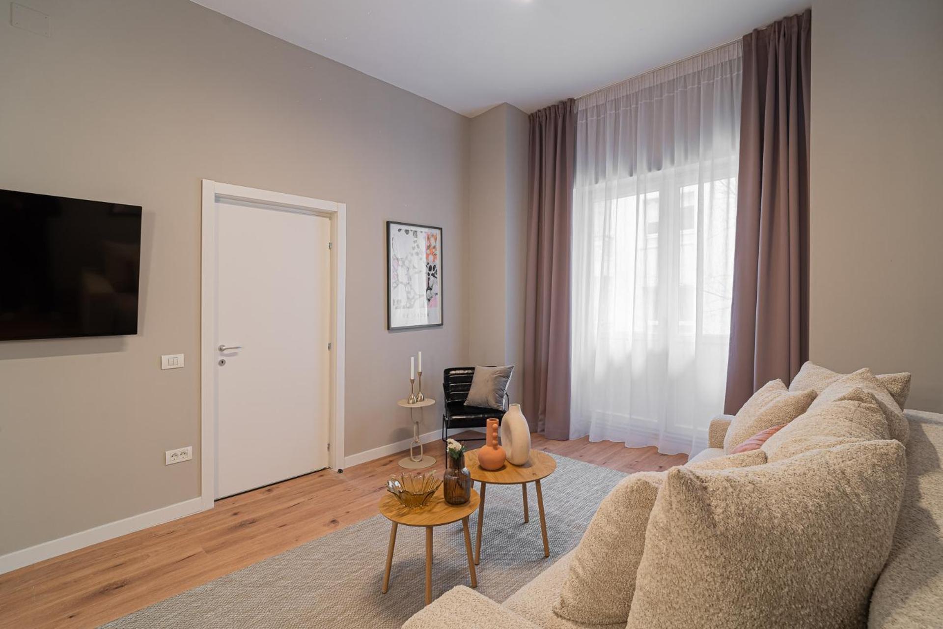 Loggia & Luxe 5Br Penthouse In Universitatii Area Bukarest Exterior foto