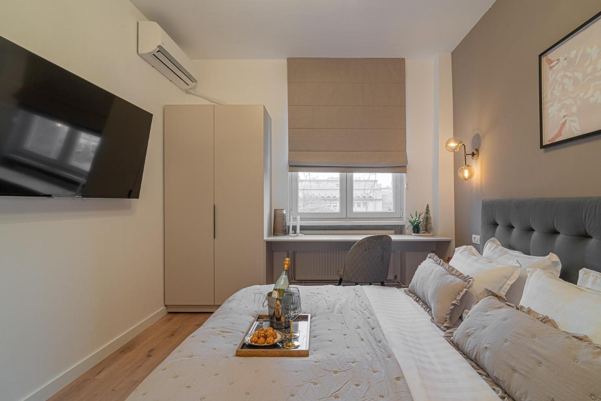 Loggia & Luxe 5Br Penthouse In Universitatii Area Bukarest Exterior foto
