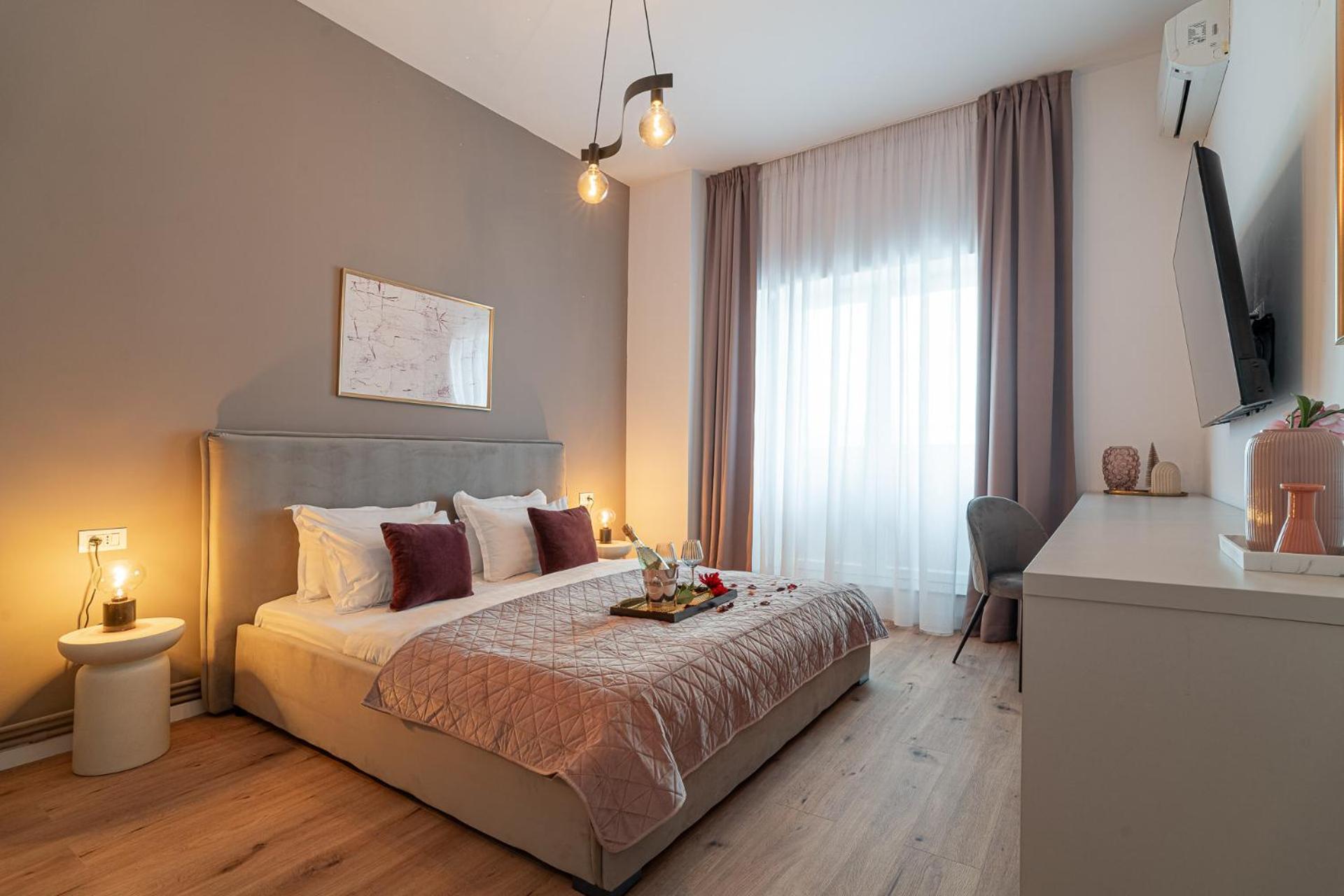 Loggia & Luxe 5Br Penthouse In Universitatii Area Bukarest Exterior foto