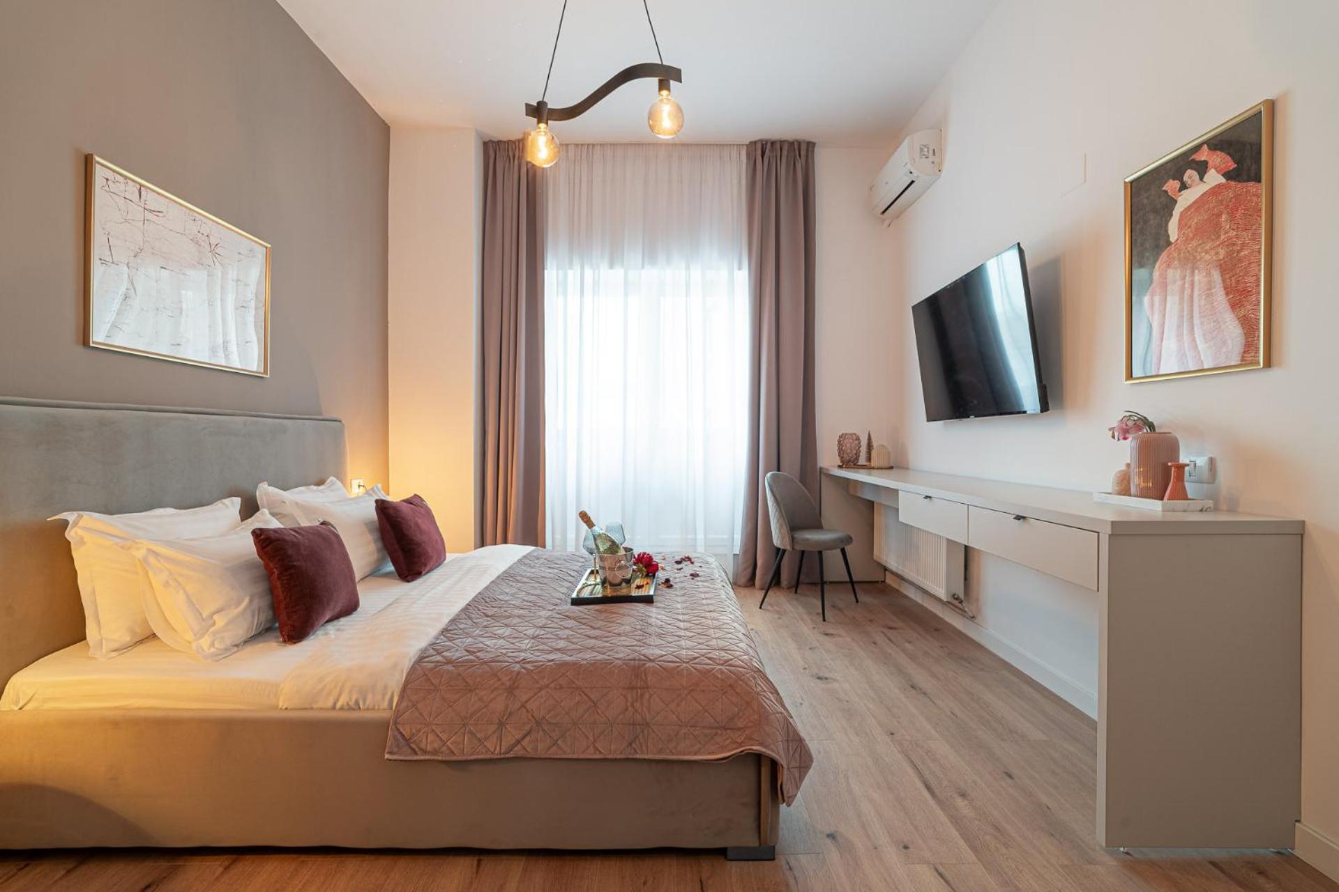 Loggia & Luxe 5Br Penthouse In Universitatii Area Bukarest Exterior foto