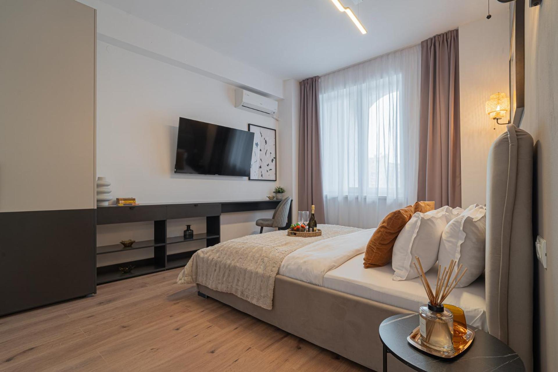 Loggia & Luxe 5Br Penthouse In Universitatii Area Bukarest Exterior foto