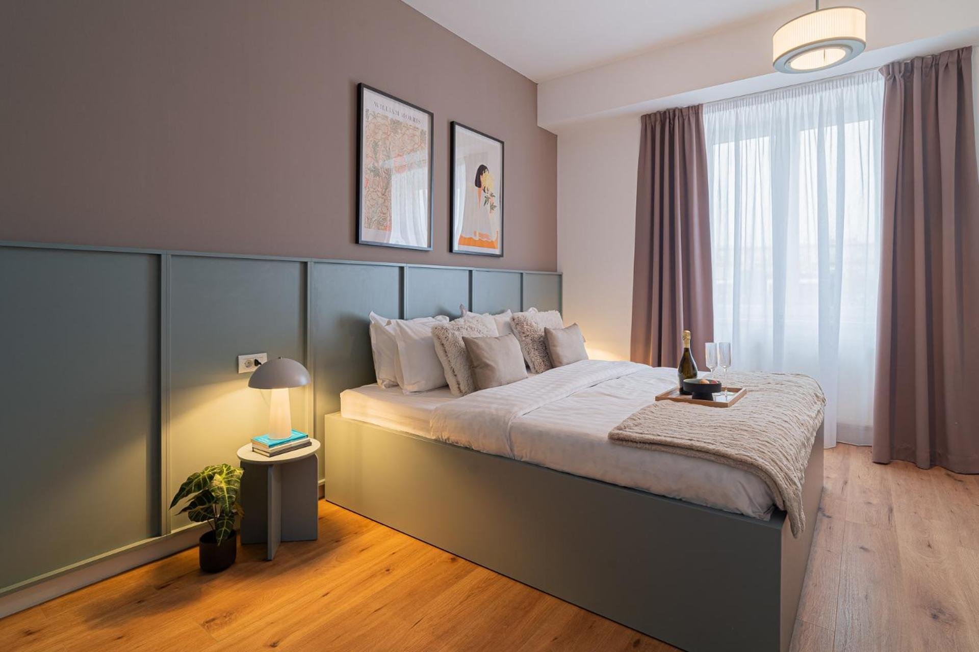 Loggia & Luxe 5Br Penthouse In Universitatii Area Bukarest Exterior foto