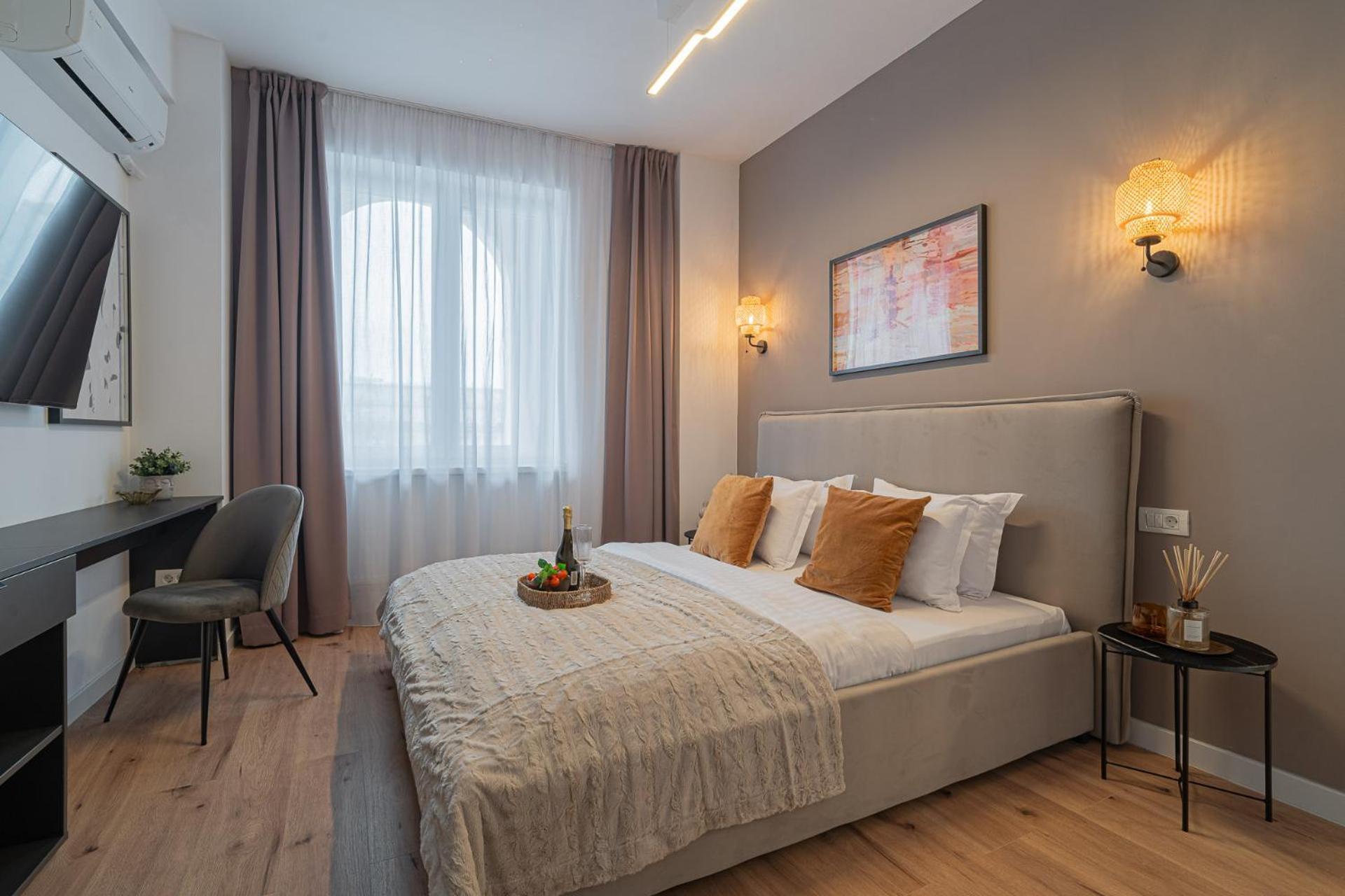 Loggia & Luxe 5Br Penthouse In Universitatii Area Bukarest Exterior foto