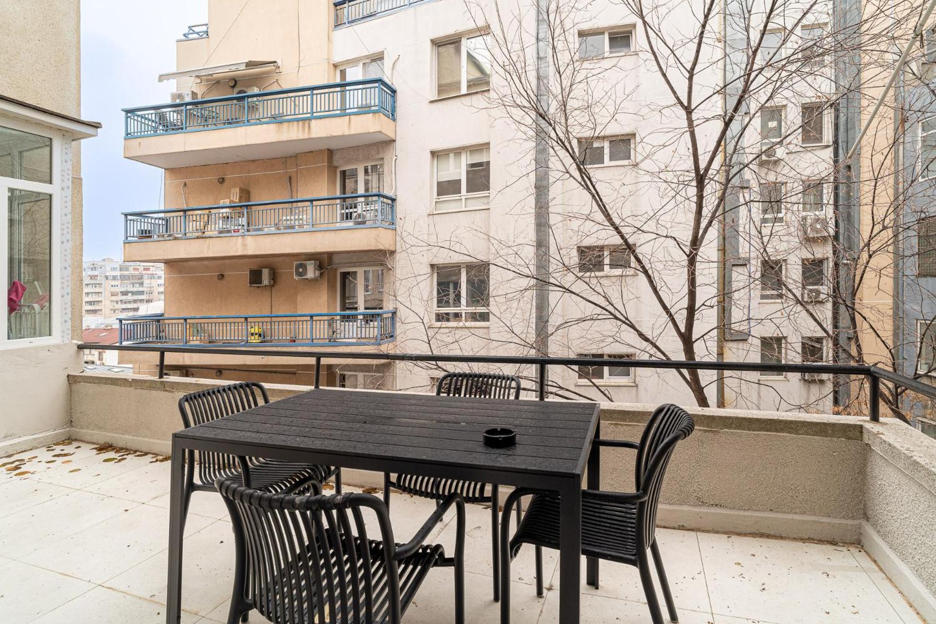 Loggia & Luxe 5Br Penthouse In Universitatii Area Bukarest Exterior foto