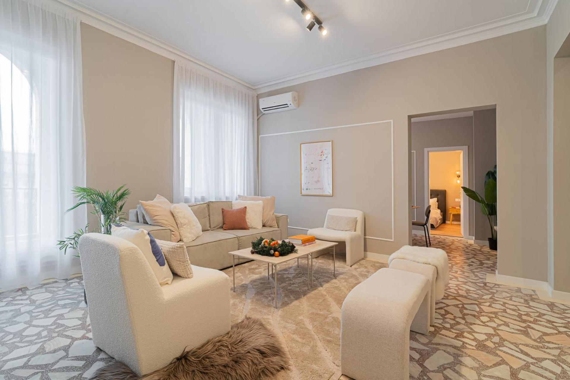 Loggia & Luxe 5Br Penthouse In Universitatii Area Bukarest Exterior foto