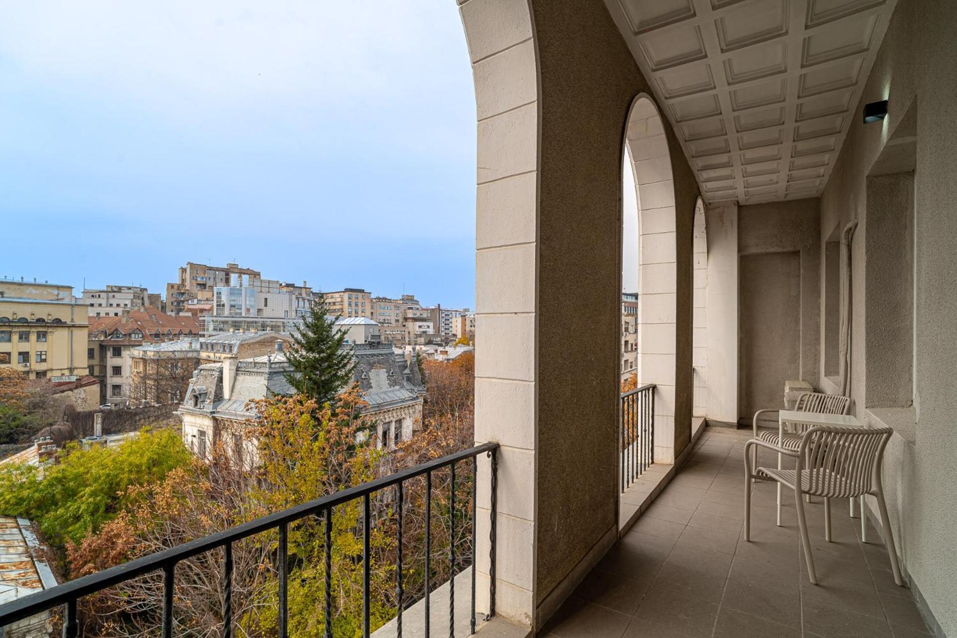 Loggia & Luxe 5Br Penthouse In Universitatii Area Bukarest Exterior foto